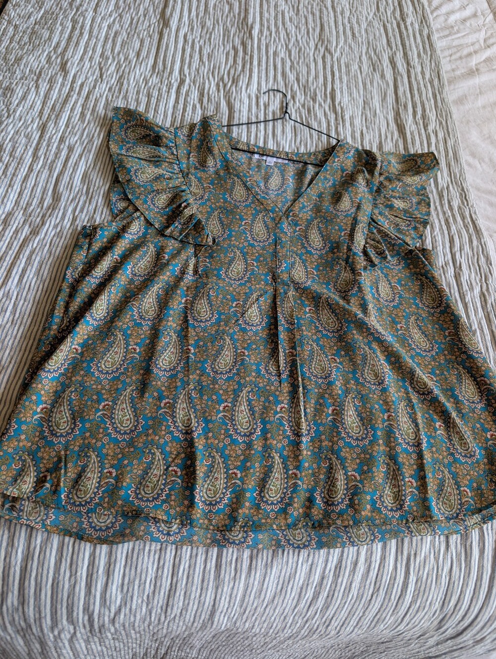 DR2 Blue Paisley blouse with Ruffle Sleeves Size XL